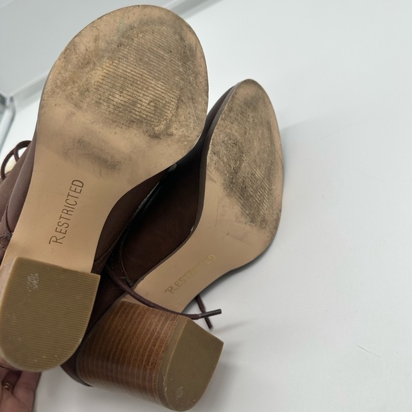 EUC Womens Restricted Short Ankle  Boots Heels Brown Cream " Fur" 7.5 7 1/2 - Picture 5 of 6